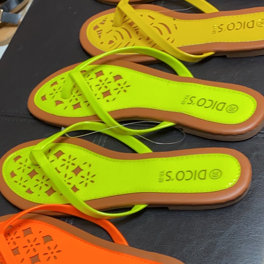 Sandals - Picture 3 of 4